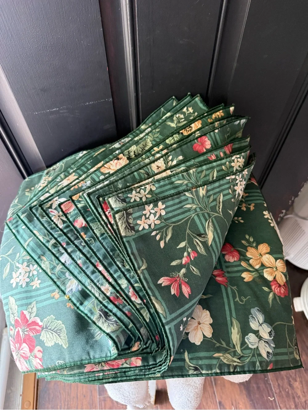Vintage lot of 12 Floral Placemats Excellent Used Condition Cottage Decor